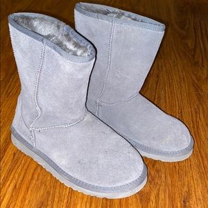 grey ugg boots
